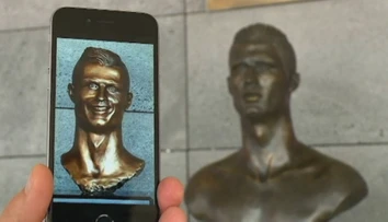 Bola na smiech, teraz ju nahradili. Pozrite si novú bustu Cristiana Ronalda