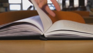 Podvody s diplomovkami sú problém. Práce na objednávku píšu aj vysokoškolskí pedagógovia