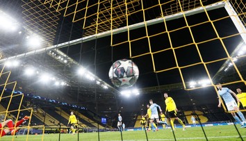 UEFA vraj chystá zmenu bradatého pravidla. Týka sa streleného gólu na ihrisku súpera