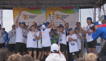 VIDEO: Užili si veľké finále a stretli svoje vzory. Z triumfu detí sa tešili aj profesionálni futbalisti