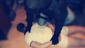 Muža, ktorý zaútočil nožom na ženu v centre Banskej Bystrice, zadržali