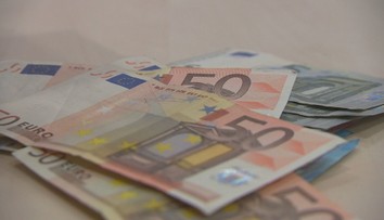 Priemerná mesačná mzda vlani dosiahla 1430 eur. Ide o najväčší medziročný nárast od roku 2004