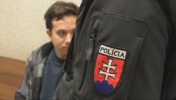 Za mladícku nerozvážnosť mu hrozí 15 rokov. Dávid si vložil na účet falošné bankovky z internetu