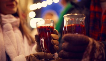 Posvietili si na lahôdku vianočných trhov. Toto hovorí doktorka o varenom víne