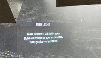 VIDEO: Hrôzostrašné blesky nad štadiónom. El Clasico prerušili až na 80 minút