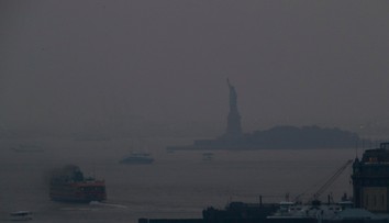 Východné pobrežie USA zahalil sivý opar. Spôsobili ho rozsiahle požiare