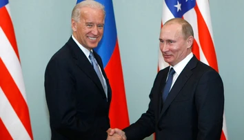 Kremeľ signalizuje možný júnový summit Bidena a Putina