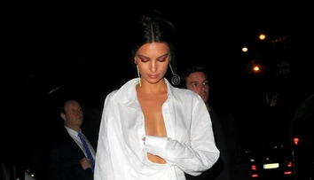 Emily Ratajkowski opäť vetrala výstrih. Radšej si ale mala dať podprsenku