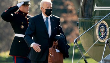 Biden telefonoval so Zelenským. Čo prisľúbil Ukrajine?