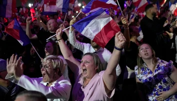Krajná pravica porazila Macrona, Francúzi sa búria. Aké sú priority víťaznej strany Národné združenie