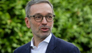 Voľby v Rakúsku prvýkrát od svojho vzniku vyhrala krajne pravicová Slobodná strana Rakúska