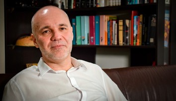 Pozorovateľ volieb Rasťo Kužel: V Azerbajdžane sa na mňa po voľbách zahnal policajt obuškom