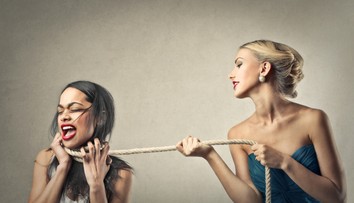 Máte vo svojom okolí toxickú kamarátku? Tieto znaky ju odhalia