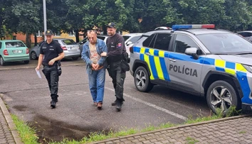 Dráma na poli neďaleko Myjavy. Suseda brutálne napadol kladivom a dolámal mu kosti
