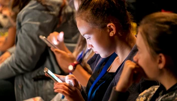 Pre mnohých Slovákov sa závislosť od mobilu stáva nočnou morou. Tu sú rady, ako si udržať pod kontrolou vlastný smartfón