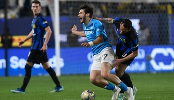 Inter Miláno sa teší zo zisku trofeje. O výhre nad Neapolom rozhodol v závere Martinez