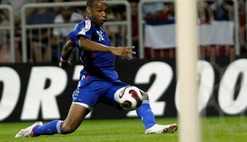 Od narodenia trpel depresiami, rok nevidel vlastné deti. Legenda Arsenalu sa až teraz cíti ako človek