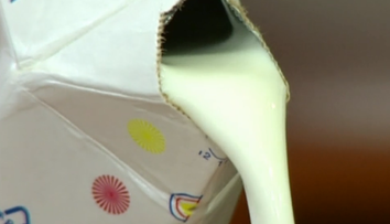 Mliekari sú na dne: Pre ceny hrozia protestmi