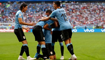 Uruguaj uštedril Rusku prvú prehru.  Oba tímy idú do osemfinále