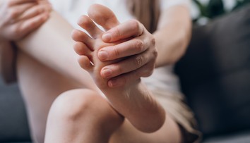 Studené, svrbiace či bolestivé prsty na nohách môžu signalizovať vážne ochorenia. Pozrite sa, aké
