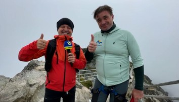 V Tatrách vlastní skoro všetky lanovky, no na Lomničák vyšiel po vlastných. Ján Tribula zobral na hory Igora Rattaja