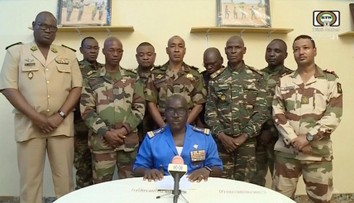 Vojenský prevrat v Nigeri. Zadržaný prezident Bazoum vyhlásil, že bude brániť demokraciu
