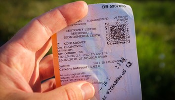 Na malých staniciach si už lístok nekúpite. Vo vlaku musíte aktívne vyhľadať sprievodcu