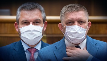 Hlas-SD a Smer-SD vyzbierali vyše pol milióna podpisov, Fico hárok podpísal iba dnes