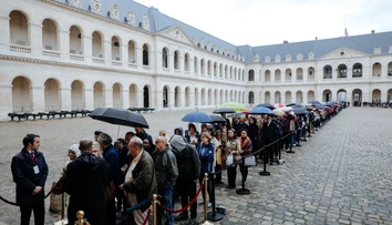 Francúzi sa verejne v Paríži lúčili s Jacquom Chiracom