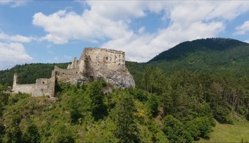 Z mnohých hradov na Slovensku sú iba ruiny. Zachrániť sa ich rozhodli dobrovoľníci