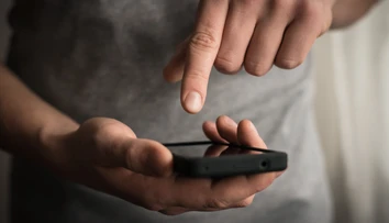 Budúci rok začnú platiť nové predpisy pre smartfóny. Pozrite sa, čo sa zmení
