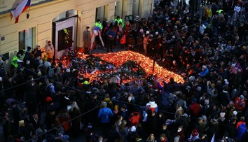 Česko oslavovalo '89 veľkolepo, a to aj napriek pandémii. Nesmrteľnú pieseň zaspievala Slovenka