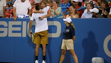 Kyrgios dal po víťazstve nad Gombosom fanúšičke pusu
