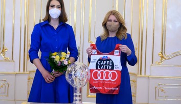 Prezidentka nebude za darované tričko od Petry Vlhovej platiť pokutu