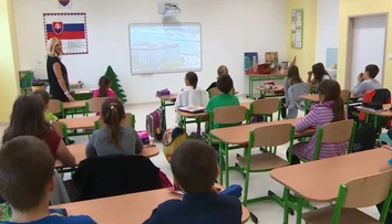 Nepríjemné dovolenkové prekvapenie pre učiteľov. Prídu o príplatky