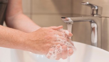 V obchodoch sa objavili ďalšie nebezpečné výrobky. Mydlo na ruky, ale aj penové tužidlo od známych značiek radšej nepoužívajte