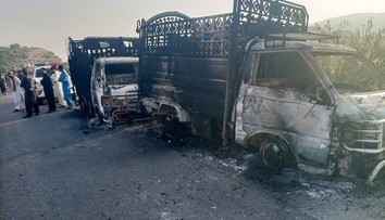 Masaker na diaľnici v Pakistane: Ozbrojenci pod zámienkou kontroly vytiahli z áut 23 ľudí a na mieste ich popravili