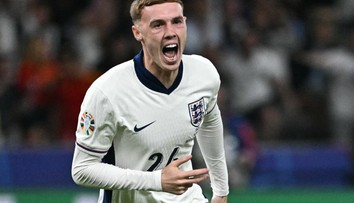 Na Eure ani raz nenastúpil v základnej zostave. Tri mesiace po ňom sa stal anglickým futbalistom roka