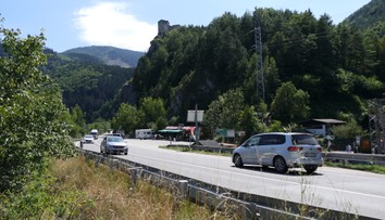 Pod Strečnom musia cestujúci rátať s meškaním autobusov. Medzi Strečnom a Vrútkami nebudú linky premávať vôbec