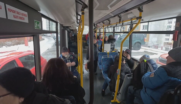 Vodiči MHD sú často svedkami nebezpečných pádov. Radia, ako v týchto prípadoch postupovať