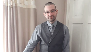 Muž predstieral rakovinu, aby ho neopustila priateľka. Denne jedol 20 tabletiek