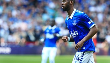 Pracoval v KFC a sníval o futbalovej kariére. Portugalský útočník teraz absolvoval premiéru v Premier League