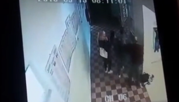 Ďalšie video v prípade Marco: Zachytáva, čo sa dialo, keď s chlapcom vyšli von z triedy