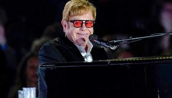 Dokázalo to iba 19 umelcov. Elton John sa po získaní ceny EMMY stal členom exkluzívneho klubu