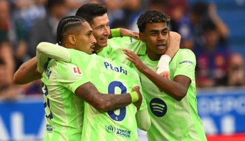 Lewandowski hetrikom režíroval triumf Barcelony. Girona udrela v 99. minúte, jej súper zahodil dve penalty