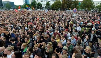 Na koncert proti pravicovému extrémizmu v Chemnitzi prišlo najmenej 65-tisíc ľudí