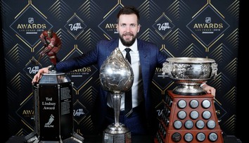 Kučerov získal tri trofeje a stal sa kráľom sezóny NHL