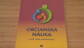 Učebnicu občianskej náuky, ktorá učí o rozvrátených rodinách, nestiahnu. Rezort však avizuje zmeny