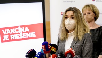 Opatrenia sa budú uvoľňovať najskôr pre zaočkovaných, tvrdí konzílium