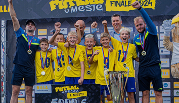 Projekt Futbal v meste spoznal víťaza. V Bratislave sa o trofej pobilo 16 najlepších tímov z celého Slovenska